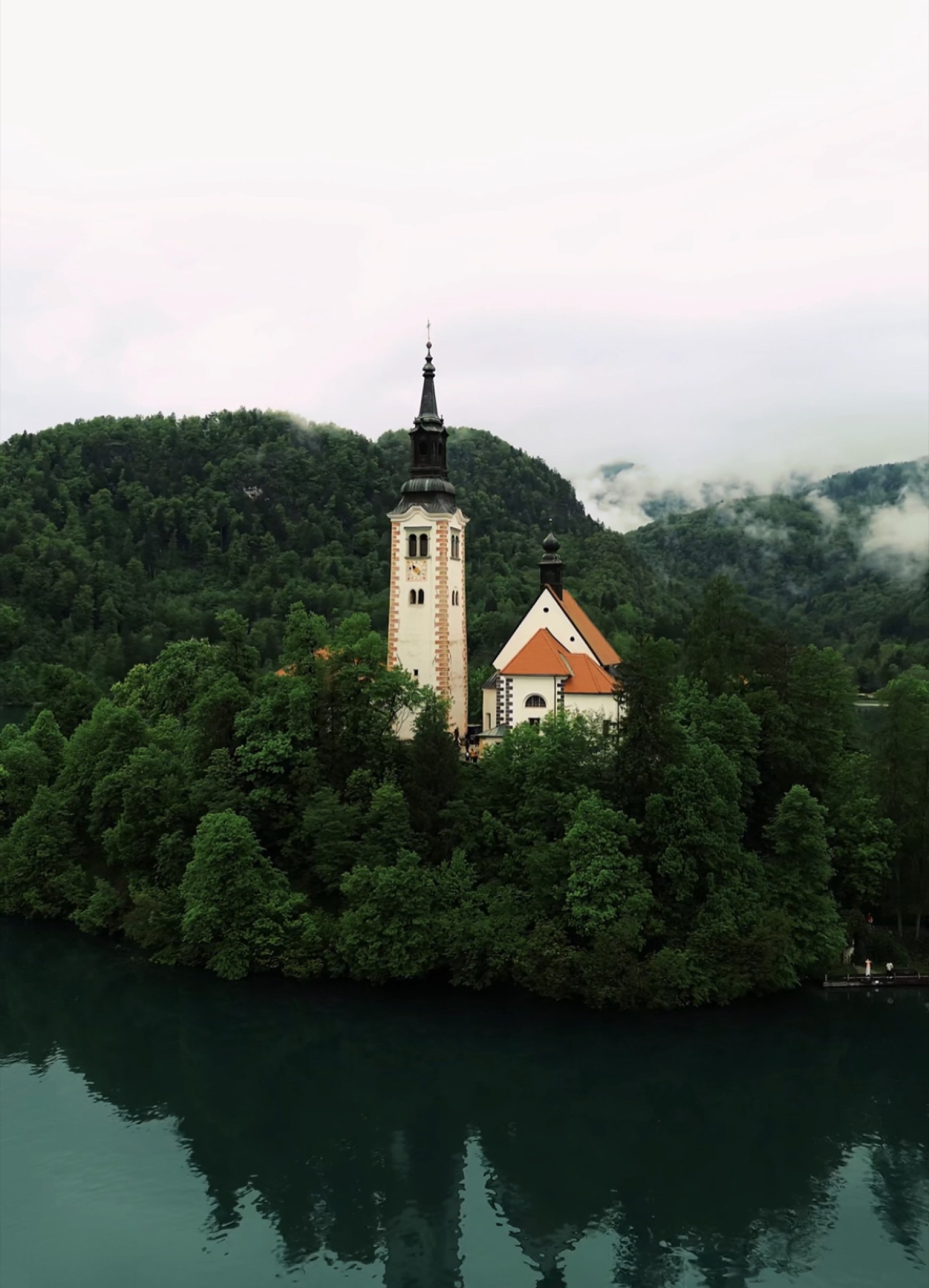 Bledské jazero s kostolom na ostrove